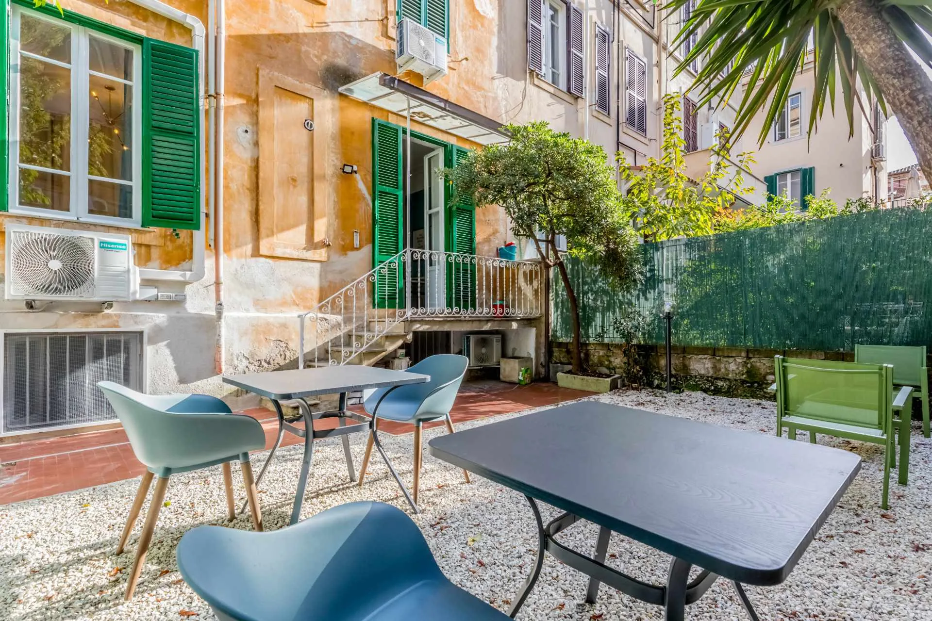 Interno elegante di un appartamento per affitti brevi a Roma gestito da We Home Stay